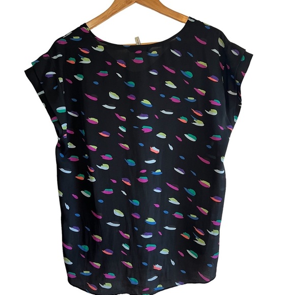 BCBG Generation printed short sleeve v-neck blouse - Picture 4 of 7